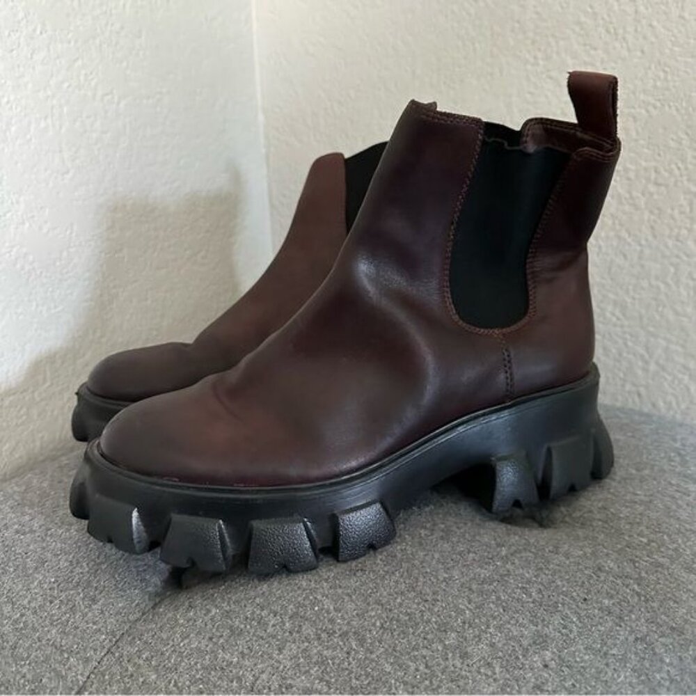 Gianni Bini Downtown Chelsea Lug Sole Brown Leather Pull on Boots Sz 9.5 - Picture 2 of 9
